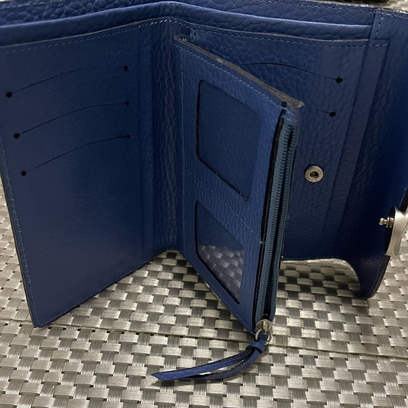 Peter Kent Tri Fold Wallet - Picture 4 of 5